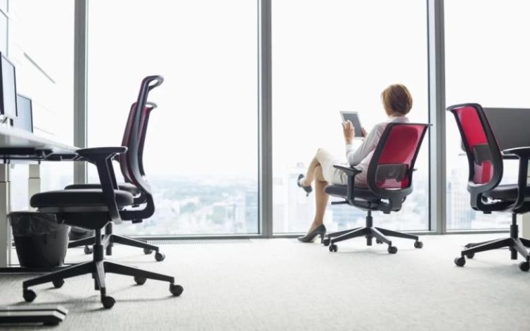 5 Key Factors to Consider When Buying Office Furniture